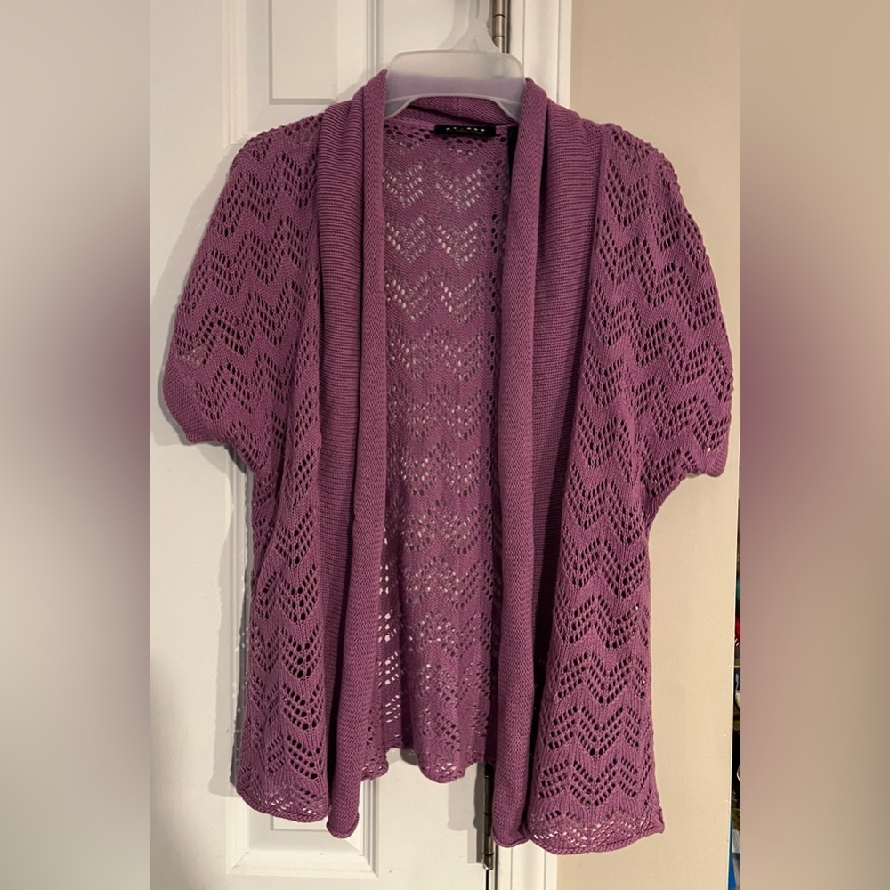 Axcess Chevron Crocheted Dusty Rose short sleeved Cardigan Size M. EUC